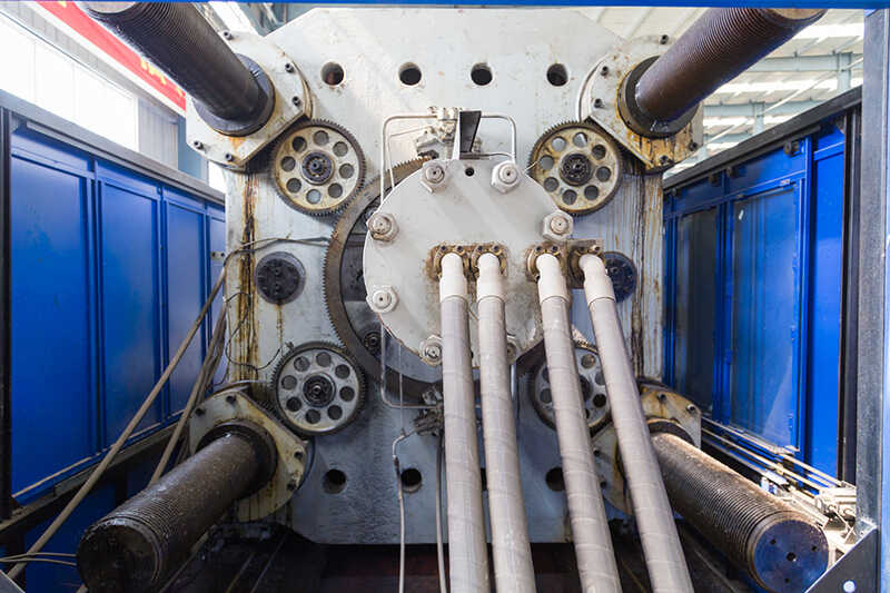 全自動(dòng)注塑機(jī)(圖4)